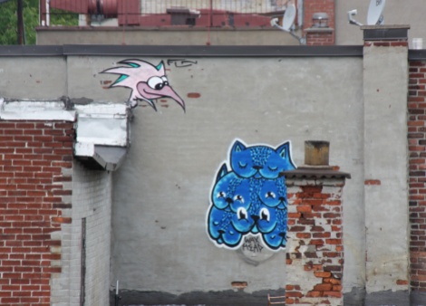 Waxhead (in blue) and Futur Lasor Now (top left) on Montreal Plateau rooftop