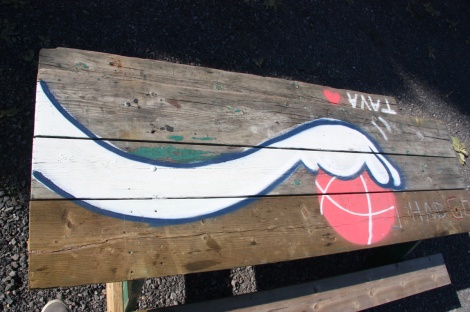 Tava art spray-painted on picnic table at place d'Youville for the event called 'Pétanque à la place d'Youville'