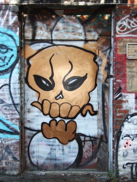 unidentified artist in a Plateau alley