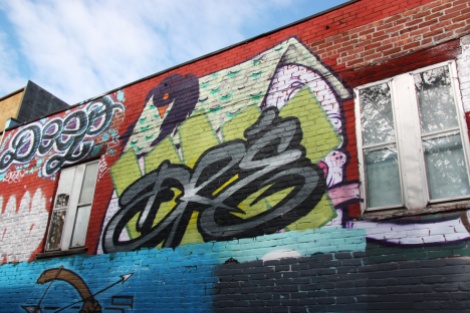 general view of a portion of alley between St-Laurent and Clark; Dré aka Earth Crusher graffiti in the middle of this shop, Deep top left