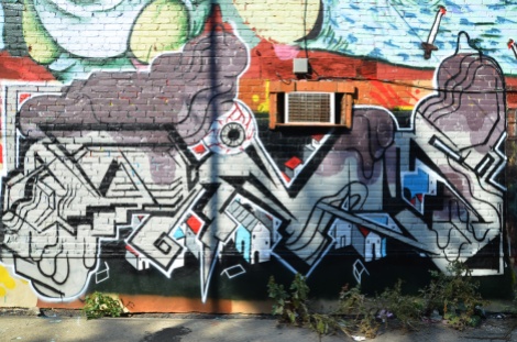 graffiti in alley between St-Laurent and Clark © Aline M