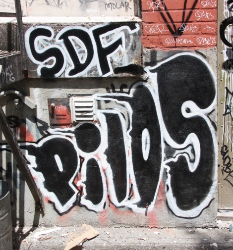 Pilos piece in alley between St-Laurent and Clark