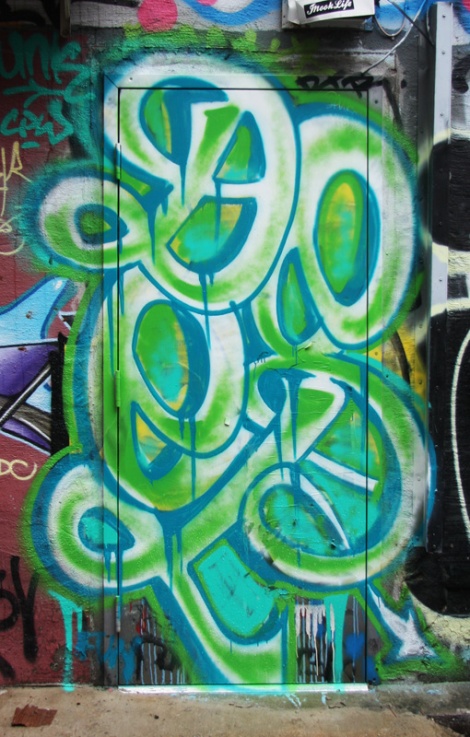 Deep graffiti in alley between St-Laurent and Clark