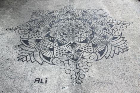 Ali piece on ground in alley between St-Laurent and Clark