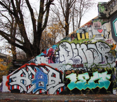 Kube (bottom left), Lect (bottom right), Penar (middle) and a wheatpaste by Lovebot (top) at the Rouen legal graffiti tunnel