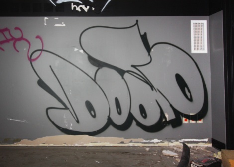 throw by Dodo Osé found in an abandoned place
