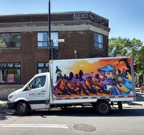 Wuna on truck side for the 2019 edition of Mural Festical