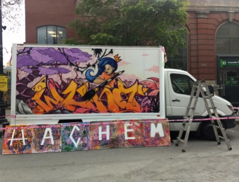 Wuna on truck side for the 2019 edition of Mural Festical